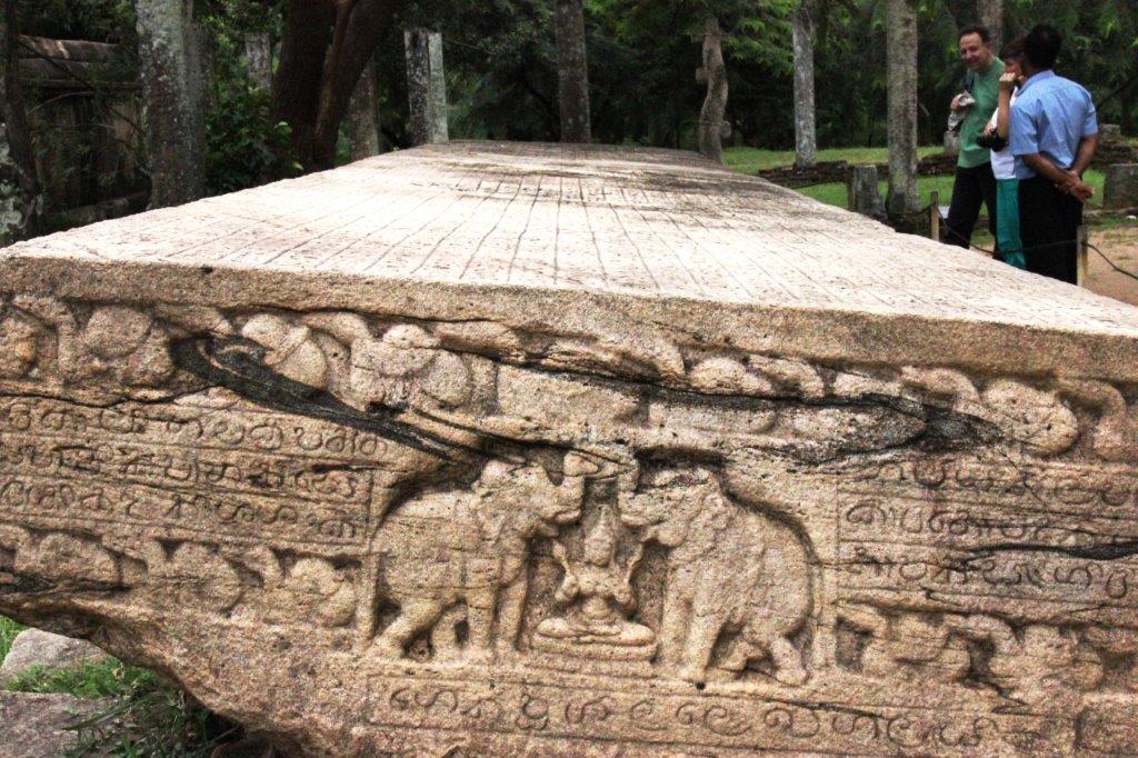Polonnaruwa, kő könyv (1)